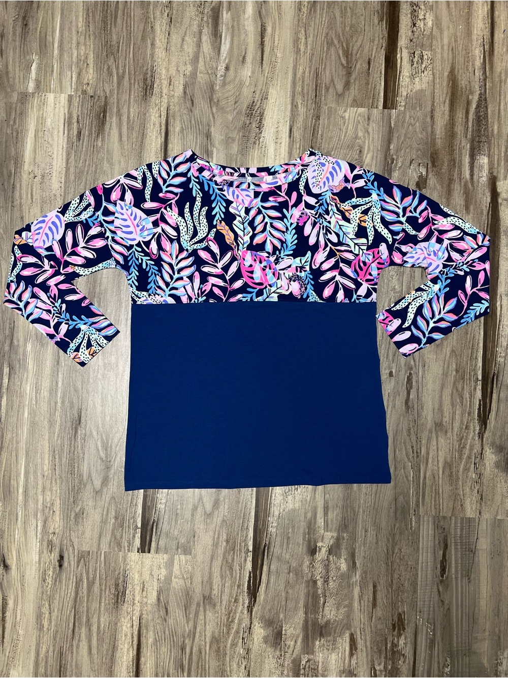 Lilly Pulitzer Finn Top S Oyster Bay Navy You've Been Spotted Beach Modal Tee